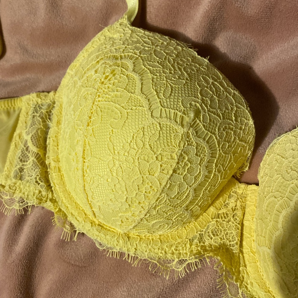 Dream angels lined demi bra 32 D Victorias secret yellow lace